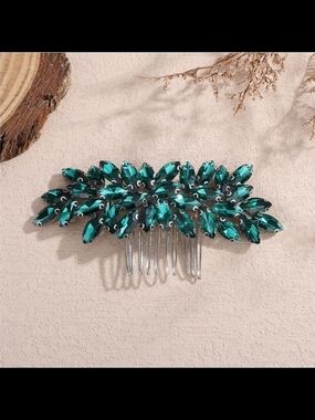 🦄 Emerald Green Crystal Leaf Hair Comb